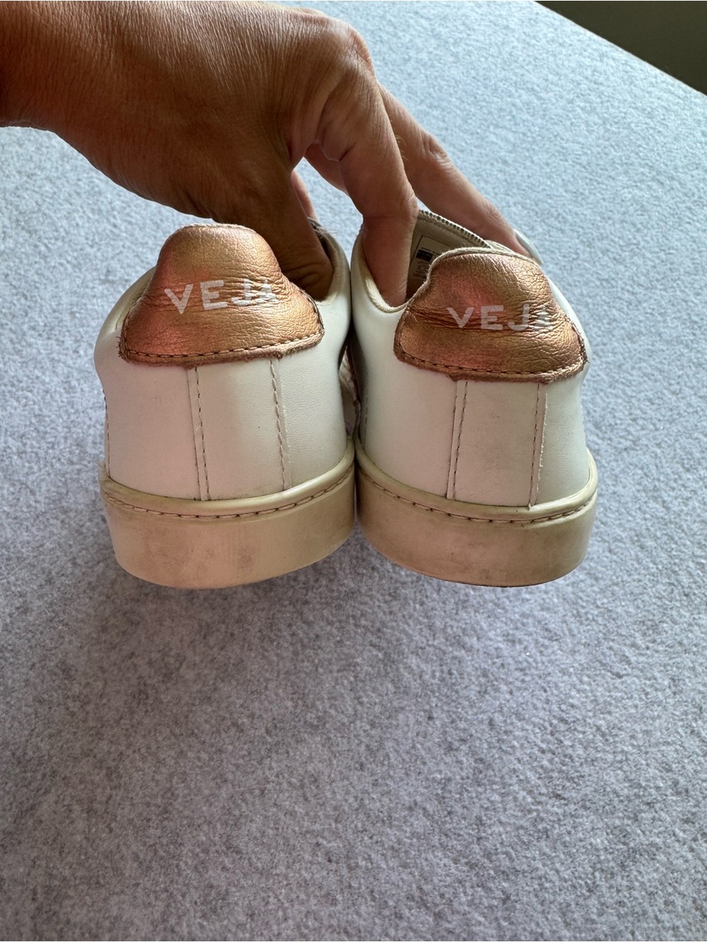 Veja Girls Sneakers Size 4 - Picture 6 of 8